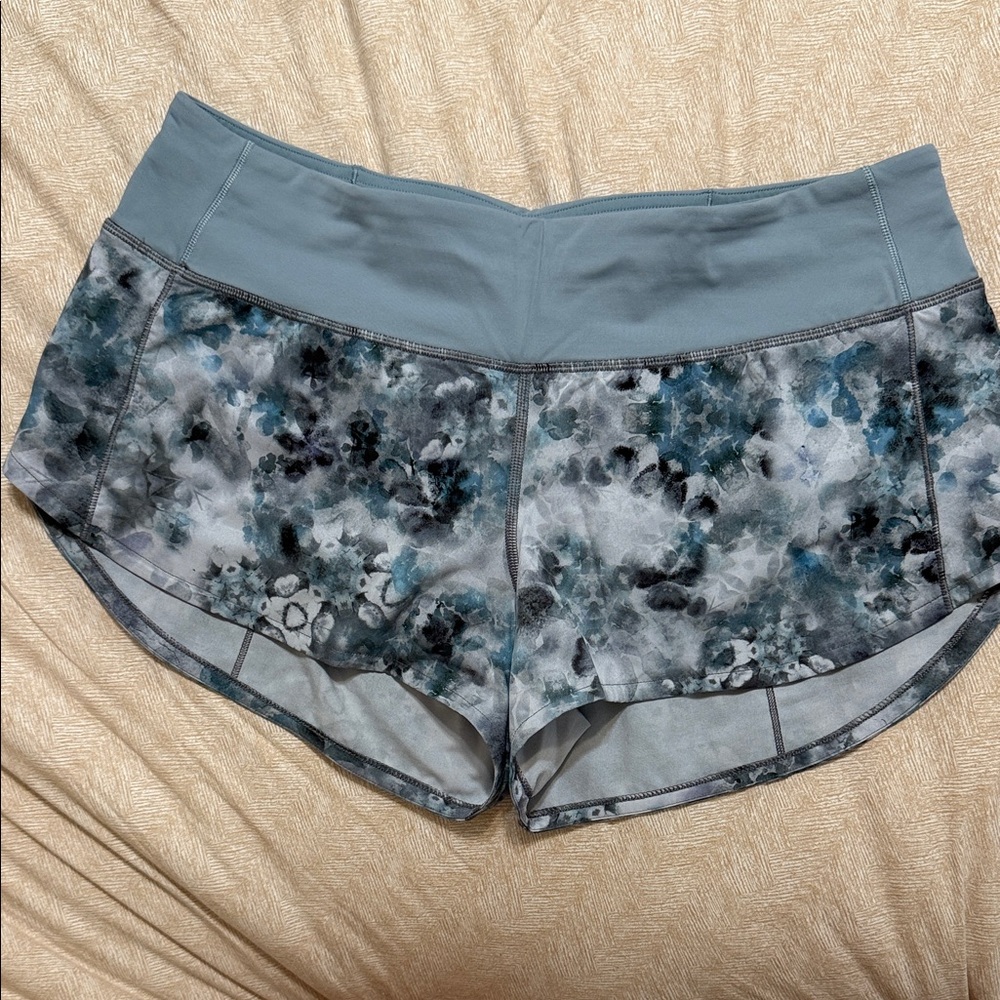 Lululemon Athletica Blue Gray Patterned Shorts
